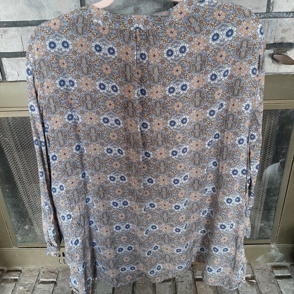 Ditsy Pattern Top - Picture 2 of 4